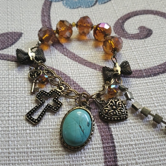 Women's Beautiful Bracelet - Picture 1 of 5